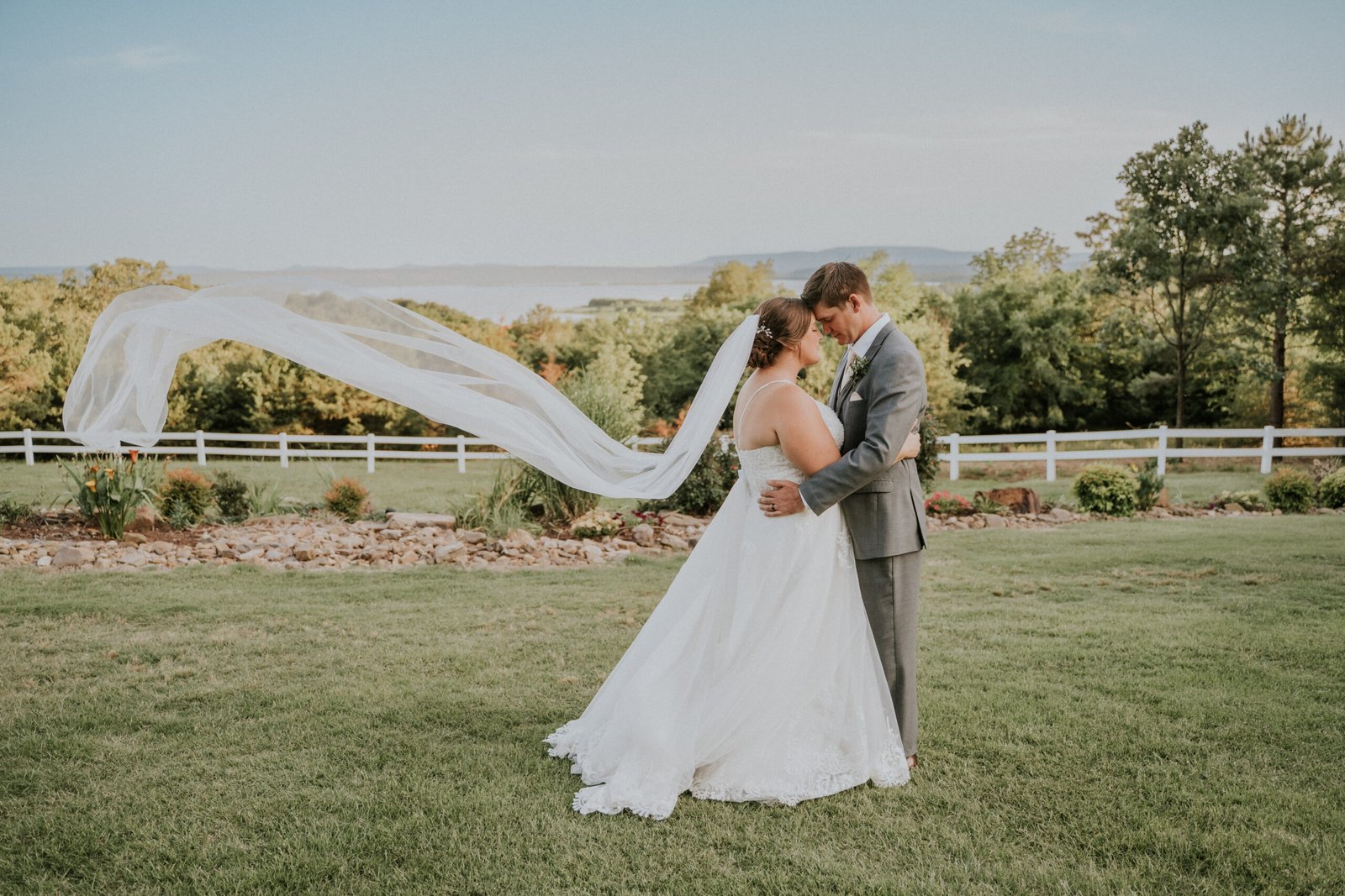 Candid wedding photography in Arkansas by Haziel Photo & Films