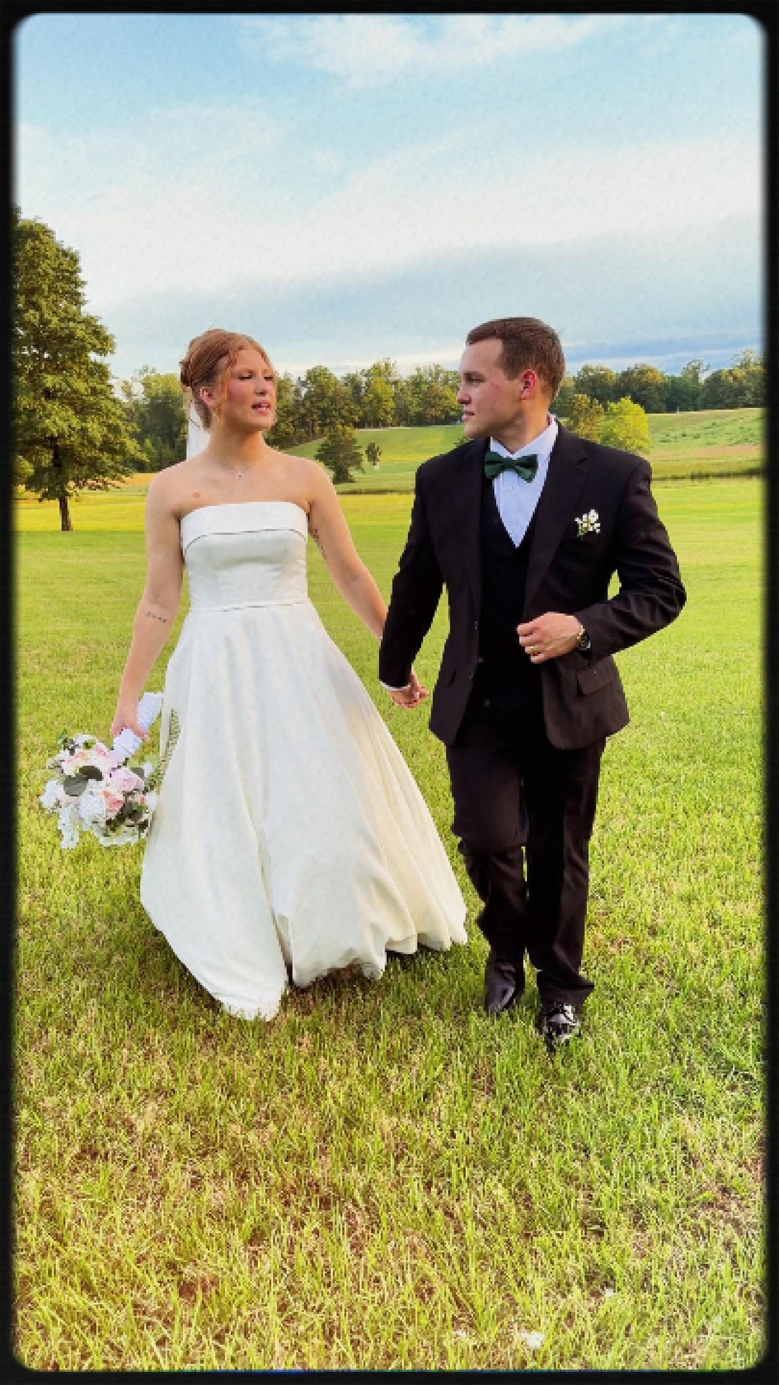 Gracie + Matt, what a beautiful day at Stonebrook Meadows 🤍 So honored you chose our Content Creation collection to capture every real, in-the-moment magic. Congrats you two!
#WeddingContentCreation #ContentCreator #WeddingReels #BehindTheScenesWedding #NWAWeddings #StonebrookMeadows