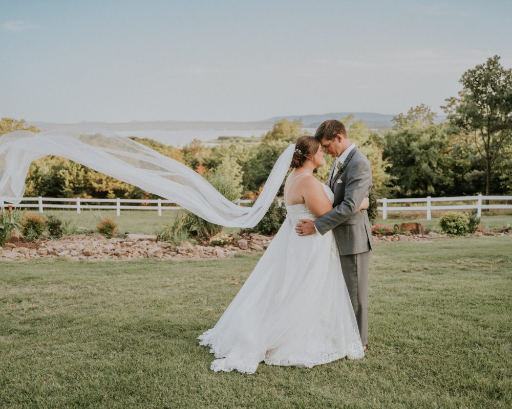 Candid wedding photography in Arkansas by Haziel Photo & Films